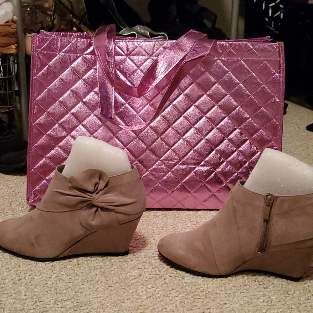 CL By Laundry suede shoes